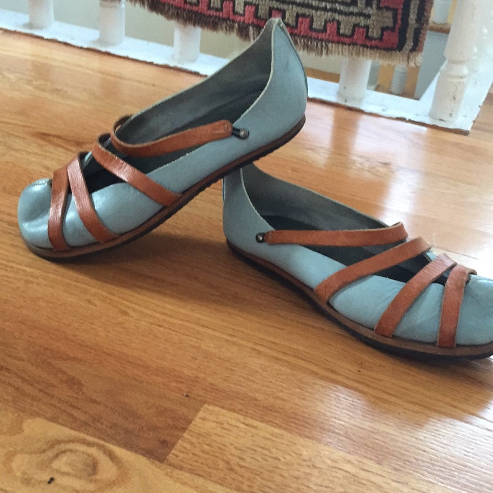 Cydwoq Women's “Jail” Blue and Brown Flats - Picture 6 of 6